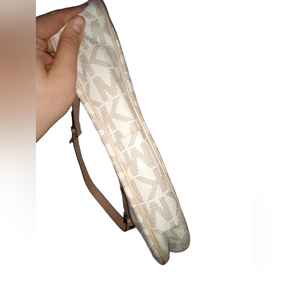 Michael Kors Jet Set Signature Vanilla PVC Shoulder Bag - Picture 4 of 12